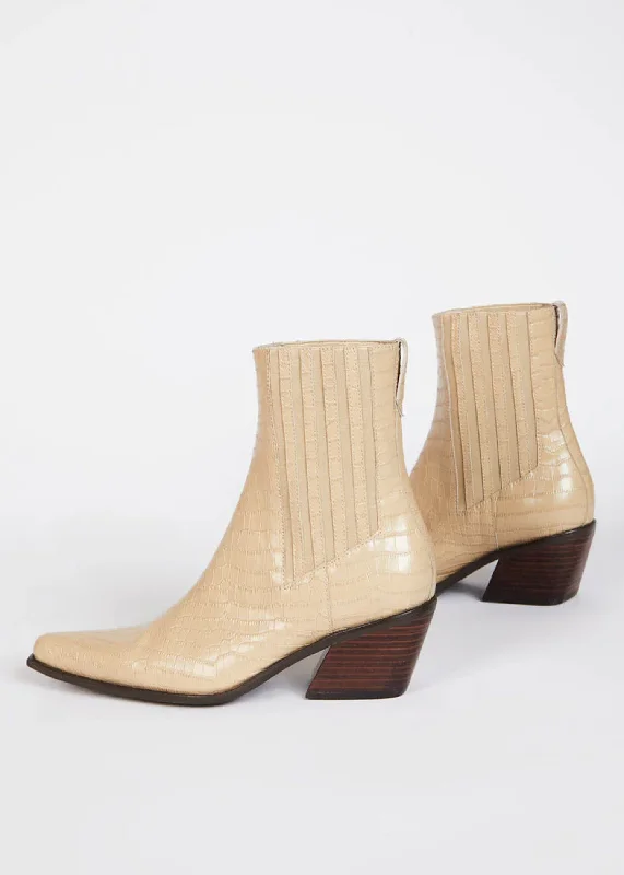 Fashionable Winter Footwear For Sale Intentionally______ Hillary Croc Western Boot Fashionable Winter Footwear For Sale Intentionally______ Hillary Croc Western Boot
